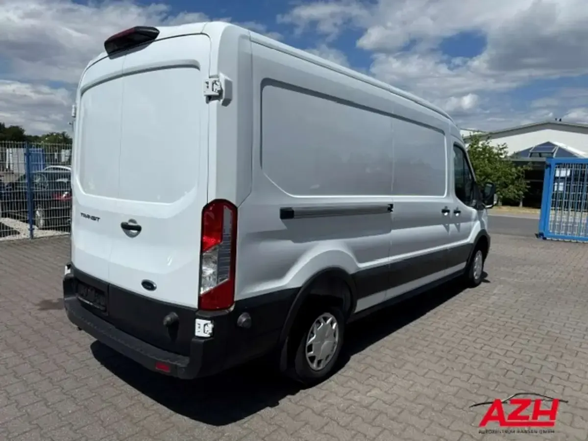 Gebraucht Ford Transit Trend 131 PS (96 kW) 2023 Frostweiß Van / Kleinbus