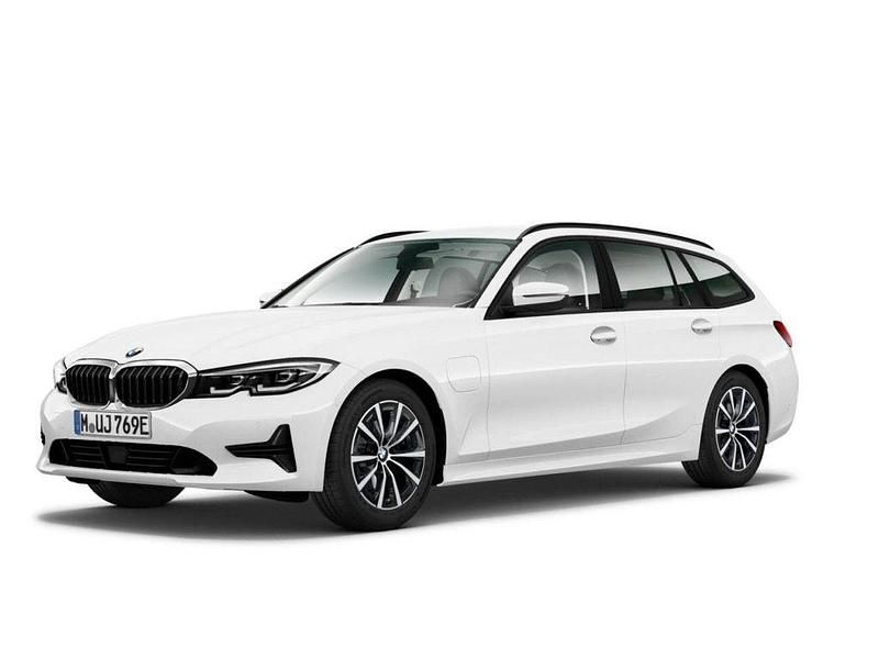 Gebraucht BMW 330e Advantage 292 PS (214 kW) 2021 Alpinweiss iii (weiß) Kombi