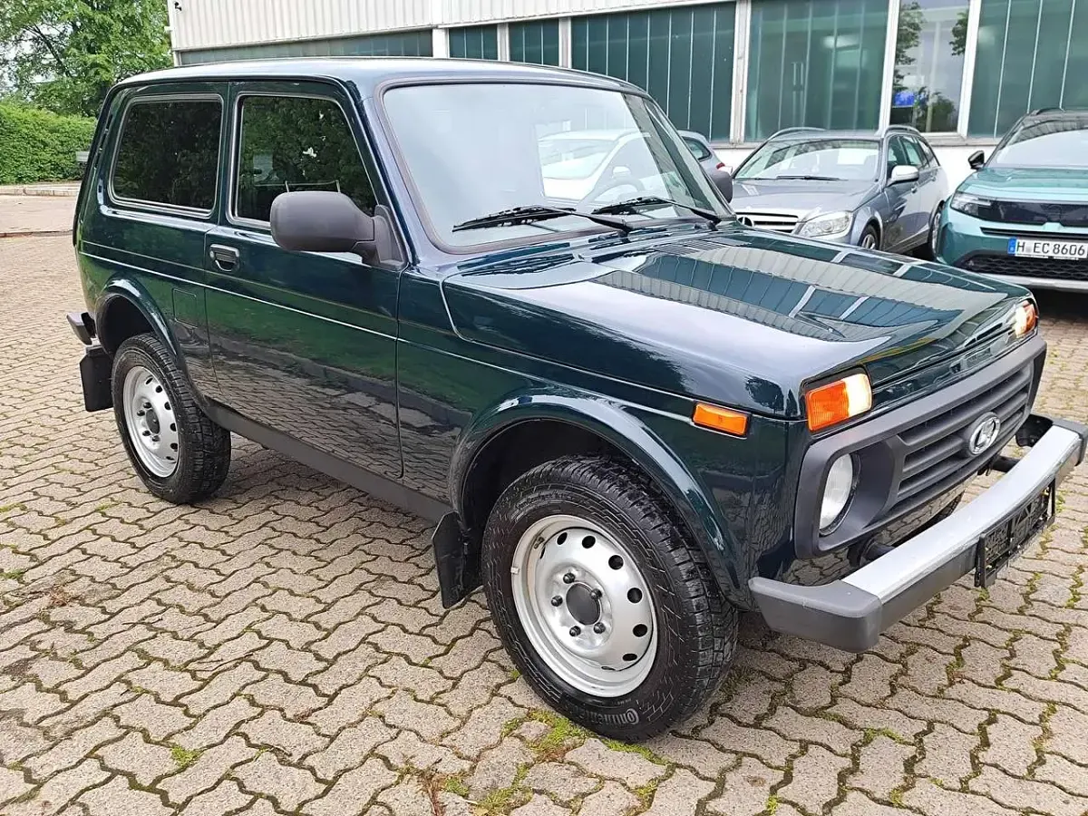 Gebraucht Lada Taiga 83 PS (61 kW) 2017 Grün SUV