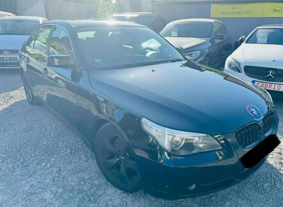 Second-hand BMW 523 177 CP (130 kW) 2006 Negru Berlinǎ