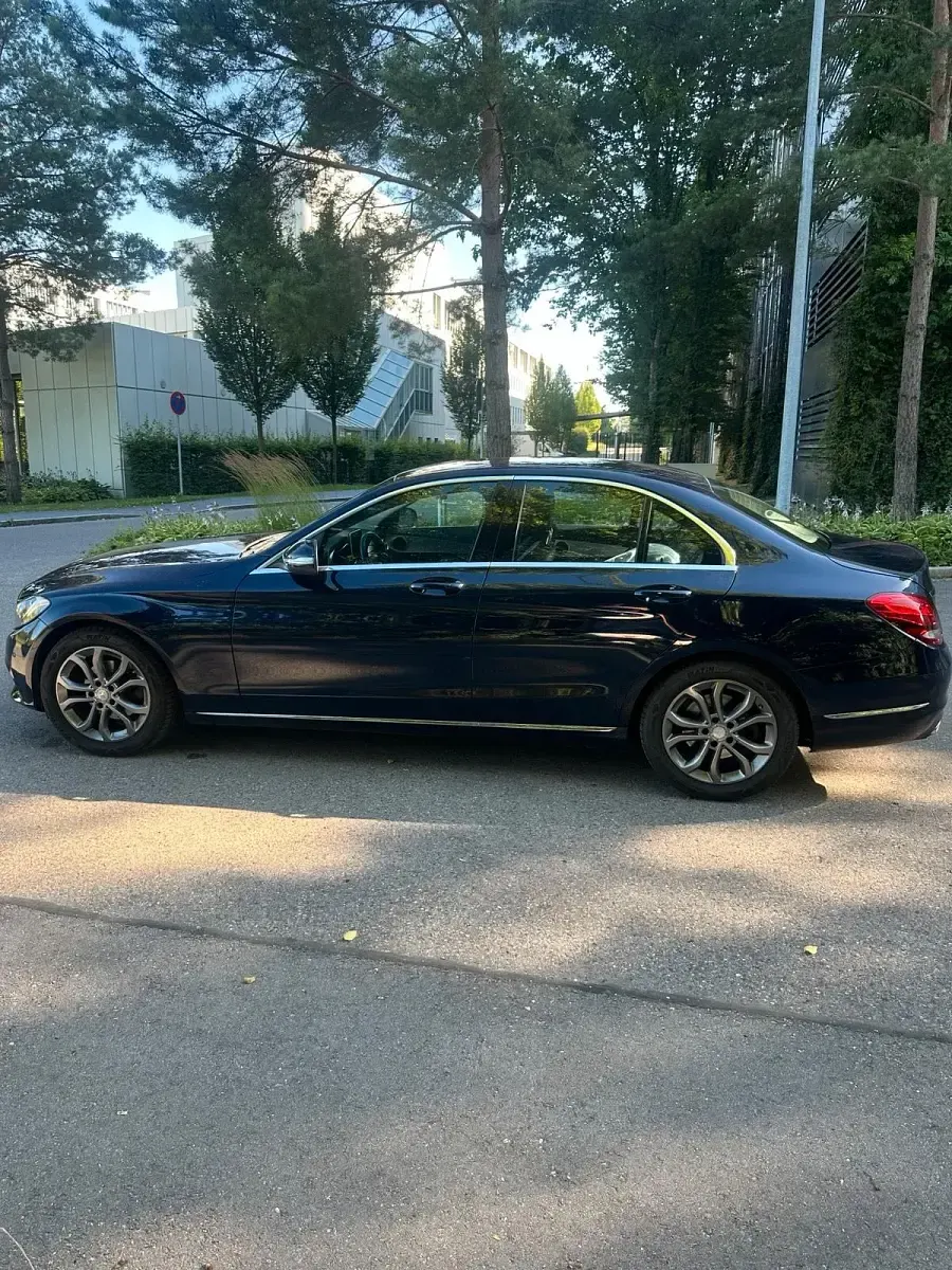 Gebraucht Mercedes C180 156 PS (114 kW) 2014 Blau Limousine