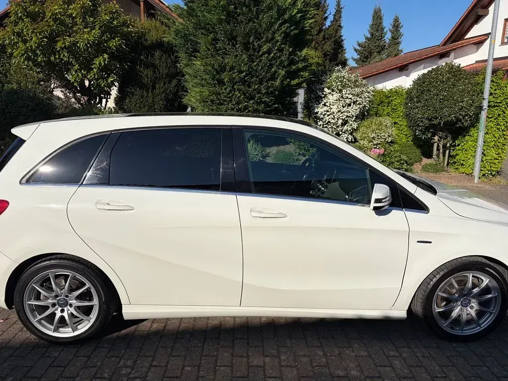 Second-hand Mercedes B200 156 CP (114 kW) 2012 Alb Monovolum
