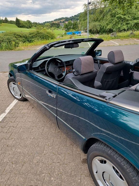 Gebraucht Mercedes E200 136 PS (100 kW) 1995 Grün Cabrio