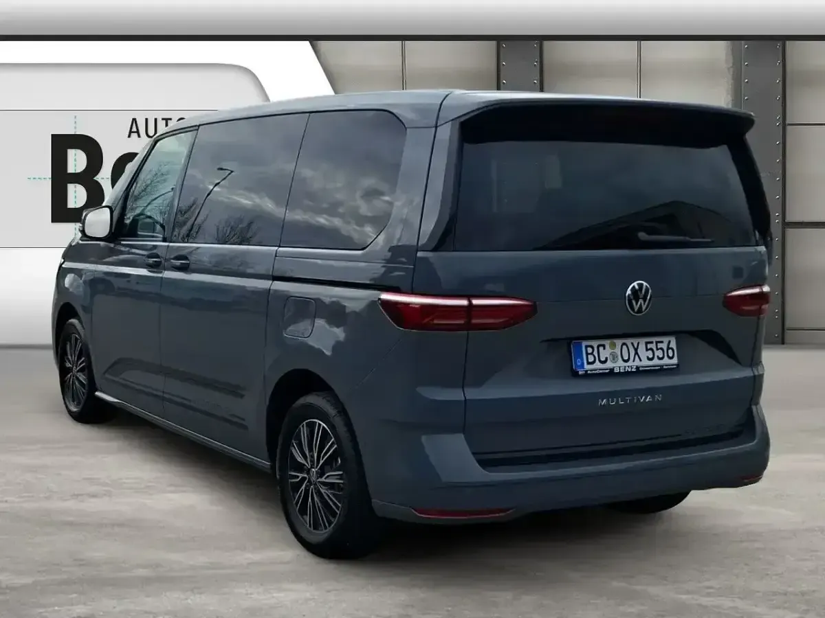Gebraucht VW Multivan Life 150 PS (110 kW) 2025 Grau Van / Kleinbus