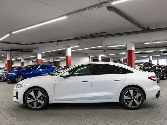 Gebraucht Audi A5 Sport 204 PS (150 kW) 2025 Gletscherweiß metallic Limousine