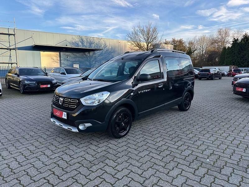 Gebraucht Dacia Dokker Stepway 116 PS (85 kW) 2017 Schwarz Van / Kleinbus