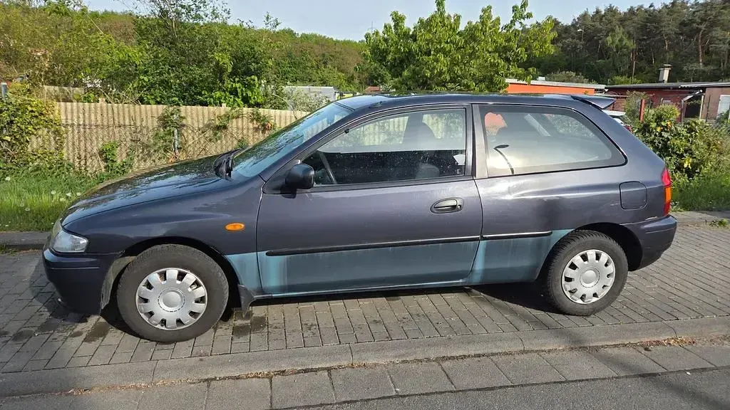 Gebraucht Mazda 323 88 PS (64 kW) 1999 Blau Limousine