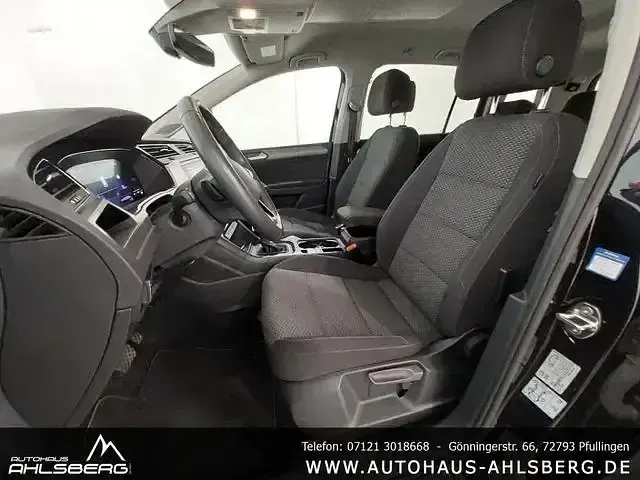 Gebraucht VW Touran Comfortline 150 PS (110 kW) 2024 Schwarz Van / Kleinbus