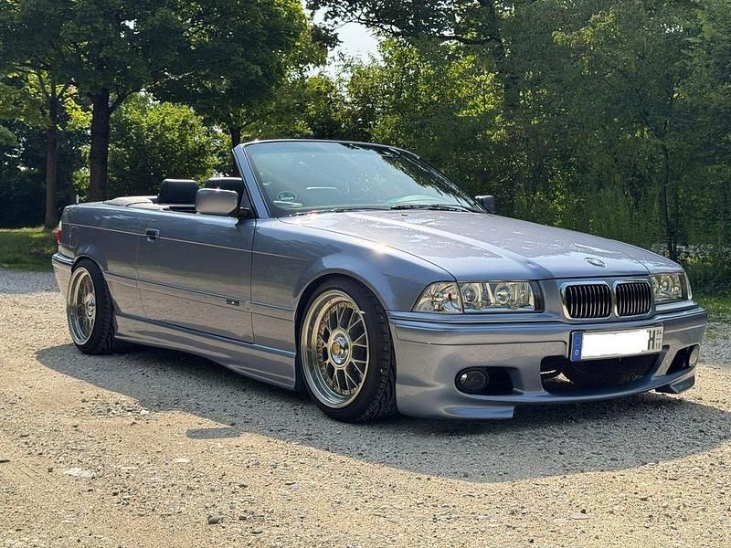 Blau Gebraucht 1993 BMW 325 Cabriolet Performance Cabrio | 21.900 € - Bild 1/4