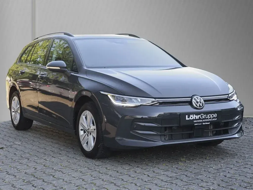 Gebraucht VW Golf VIII Life 116 PS (85 kW) 2024 Grau Kombi