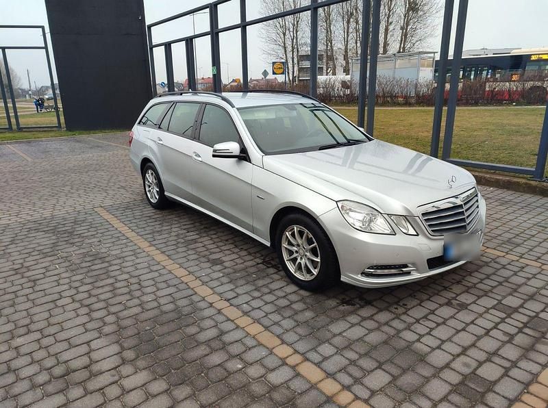 Gebraucht Mercedes E200 136 PS (100 kW) 2012 Grau Kombi