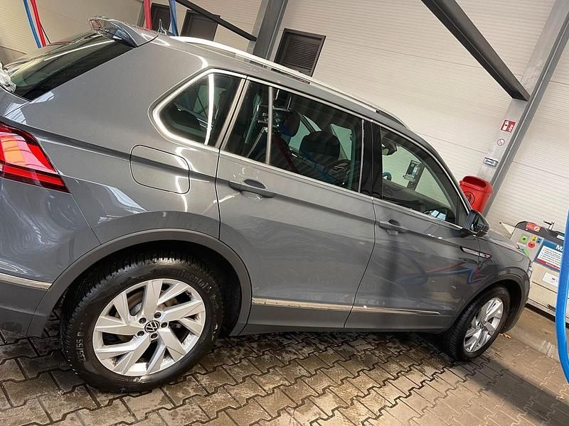 Gebraucht VW Tiguan 150 PS (110 kW) 2022 Grau SUV