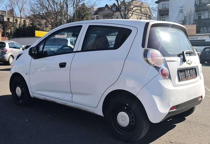 Gebraucht Chevrolet Spark 68 PS (50 kW) 2012 Schneeweiss/summitwhite/arctic Kleinwagen
