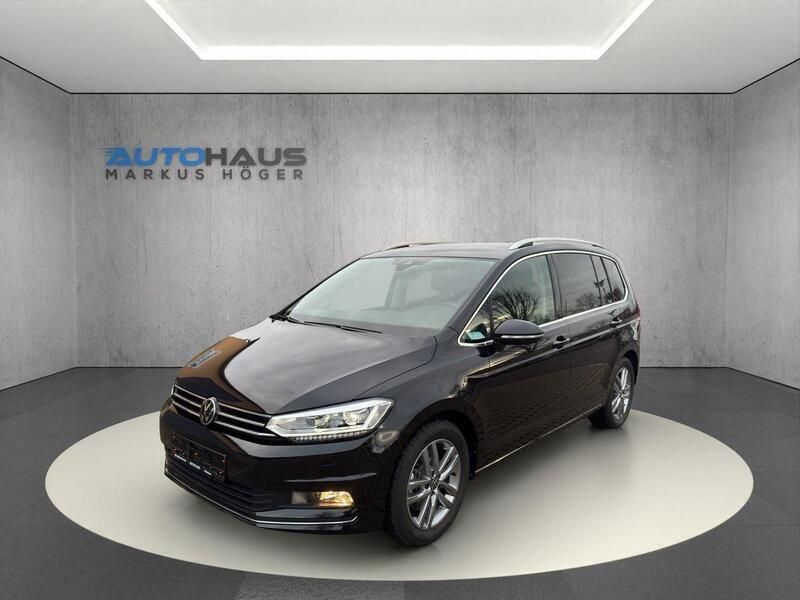 Gebraucht VW Touran Highline 150 PS (110 kW) 2024 Deep black perleffekt Van / Kleinbus