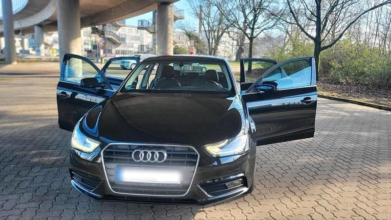 Schwarz Gebraucht 2015 Audi A4 Ambiente Limousine | 9.990 € (Guter Preis) - Bild 1/4