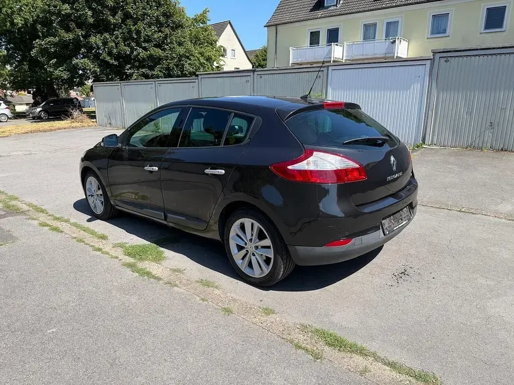 Gebraucht Renault Mégane Dynamique 131 PS (96 kW) 2011 Schwarz Limousine
