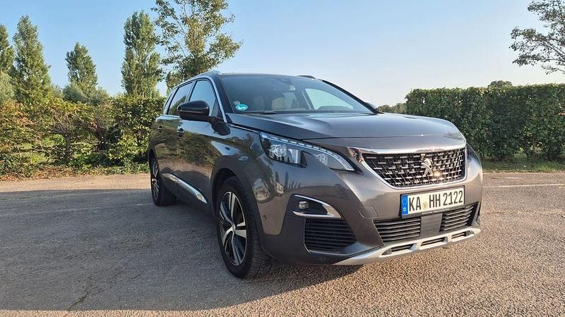 Grau Gebraucht 2020 Peugeot 5008 Allure GT-Line Van / Kleinbus | 21.000 € (Superpreis) - Bild 1/4