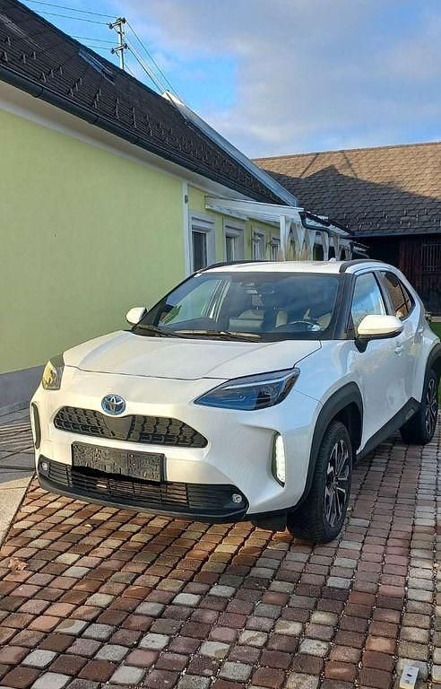 Weissmetallic Gebraucht 2023 Toyota Yaris Cross SUV | 22.750 € (Guter Preis) - Bild 1/4