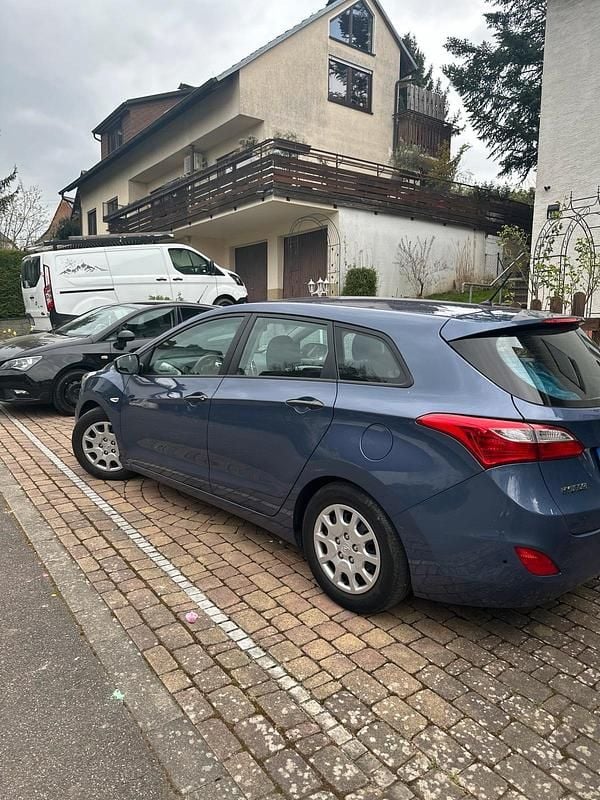 Gebraucht Hyundai i30 110 PS (80 kW) 2014 Blau Kombi