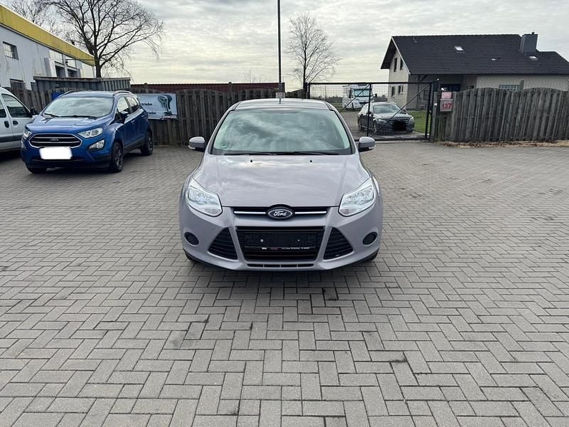 Gebraucht Ford Focus 100 PS (73 kW) 2013 Grau Kombi
