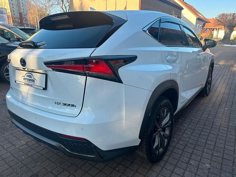 Gebraucht Lexus NX300h Sport Line 155 PS (114 kW) 2018 Weiß SUV