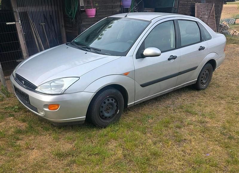 Silber Gebraucht 2001 Ford Focus Limousine | 500 € (Superpreis) - Bild 1/4