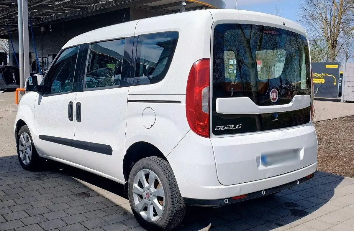 Gebraucht Fiat Doblò Lounge 120 PS (88 kW) 2019 Weiß Van / Kleinbus