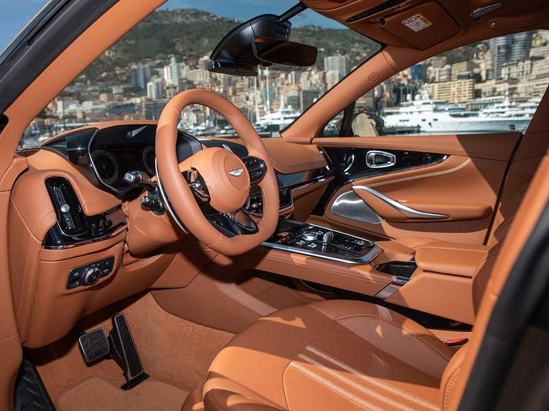 Neu Aston Martin DBX 707 PS (519 kW) 2026 Grün SUV