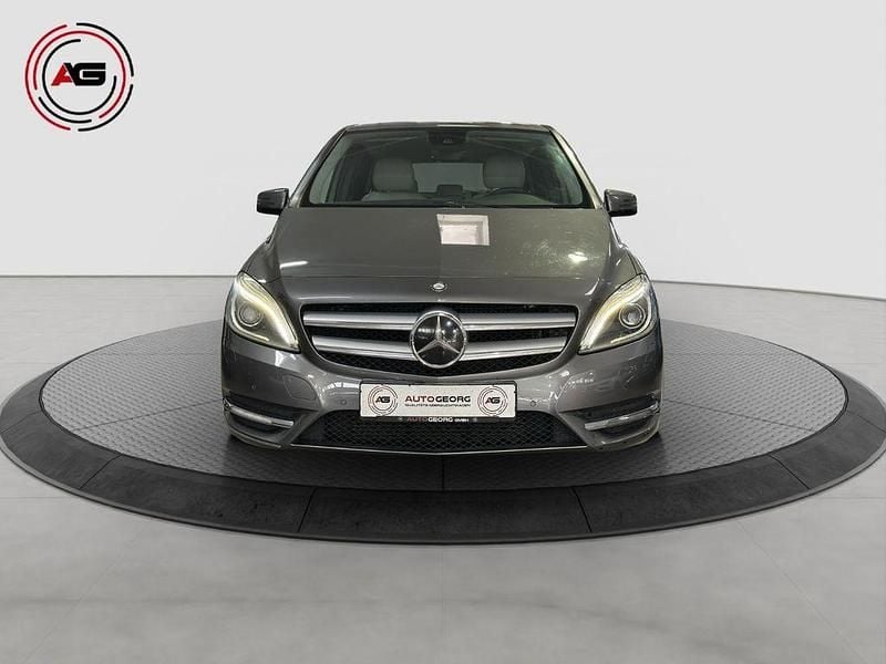 Gebraucht Mercedes B200 136 PS (100 kW) 2012 Grau Van / Kleinbus