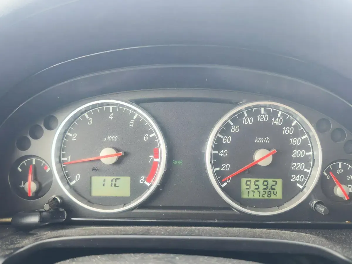 Gebraucht Ford Mondeo 125 PS (91 kW) 2001 Limousine