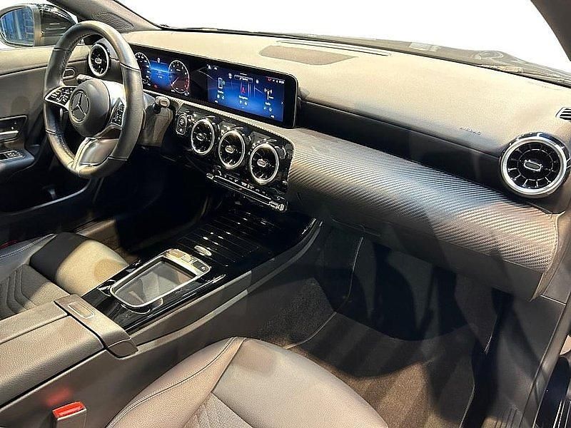 Gebraucht Mercedes CLA200 Shooting Brake 163 PS (119 kW) 2024 Unilack nachtschwarz Kombi