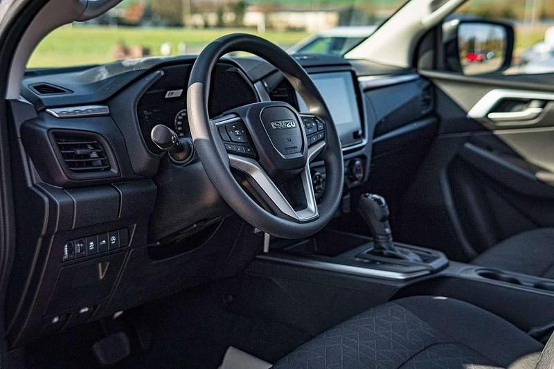 Neu Isuzu D-Max 163 PS (119 kW) 2026 Kinabulu gray Pickup