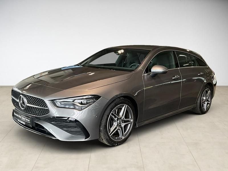 Grau Gebraucht 2024 Mercedes CLA200 Shooting Brake AMG Kombi | 31.980 € (Fairer Preis) - Bild 1/4