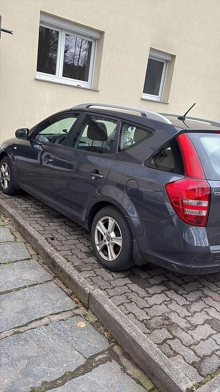 Gebraucht Kia Ceed 131 PS (96 kW) 2011 Grau Kleinwagen