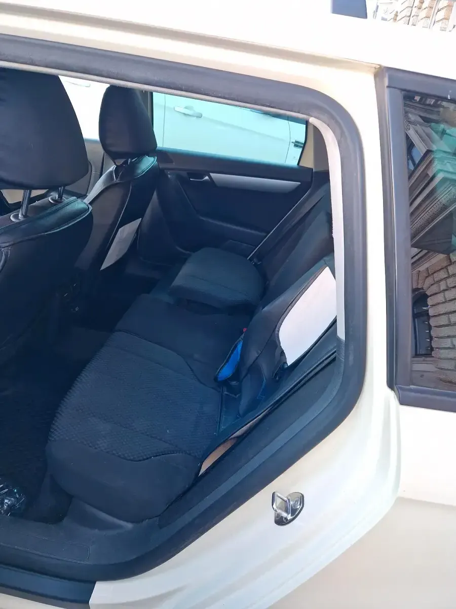 Gebraucht VW Passat 140 PS (102 kW) 2011 Gelb Kombi