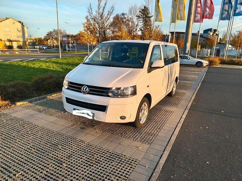 Gebraucht VW Caravelle 102 PS (75 kW) 2012 Weiß Van / Kleinbus
