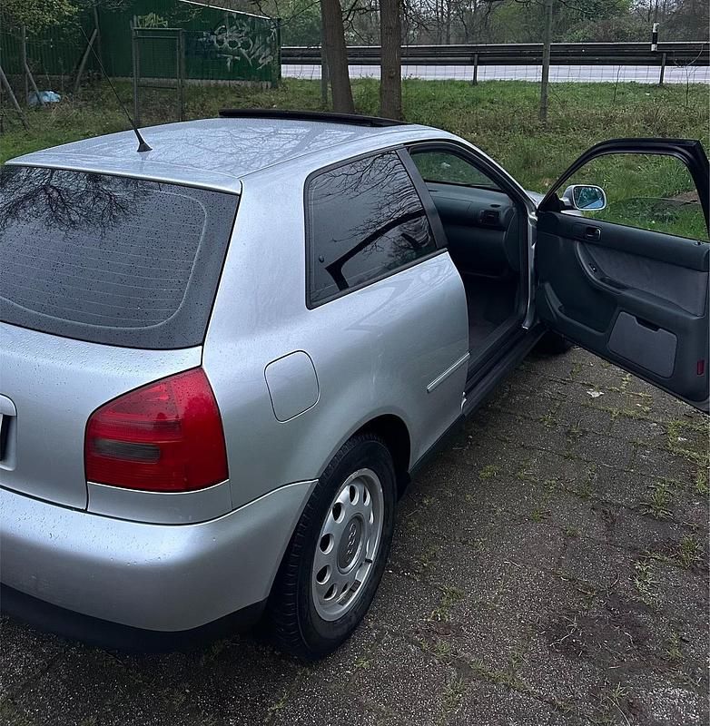 Usata Audi A3 103 CV (75 kW) 2000 Argento Utilitaria