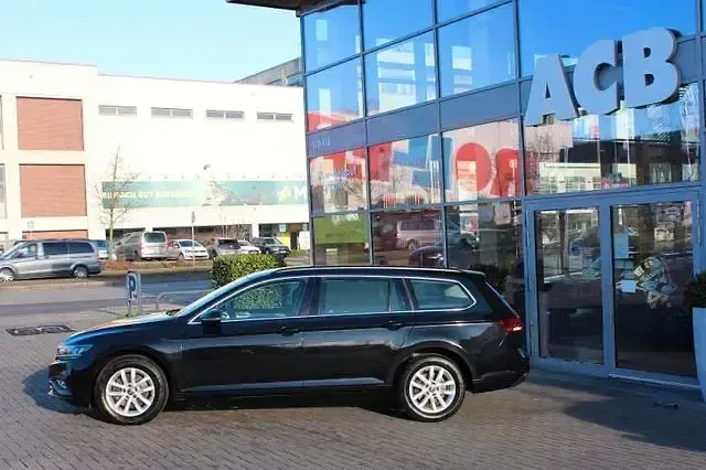 Gebraucht VW Passat S 150 PS (110 kW) 2022 Deep black perleffekt (metallic) Kombi