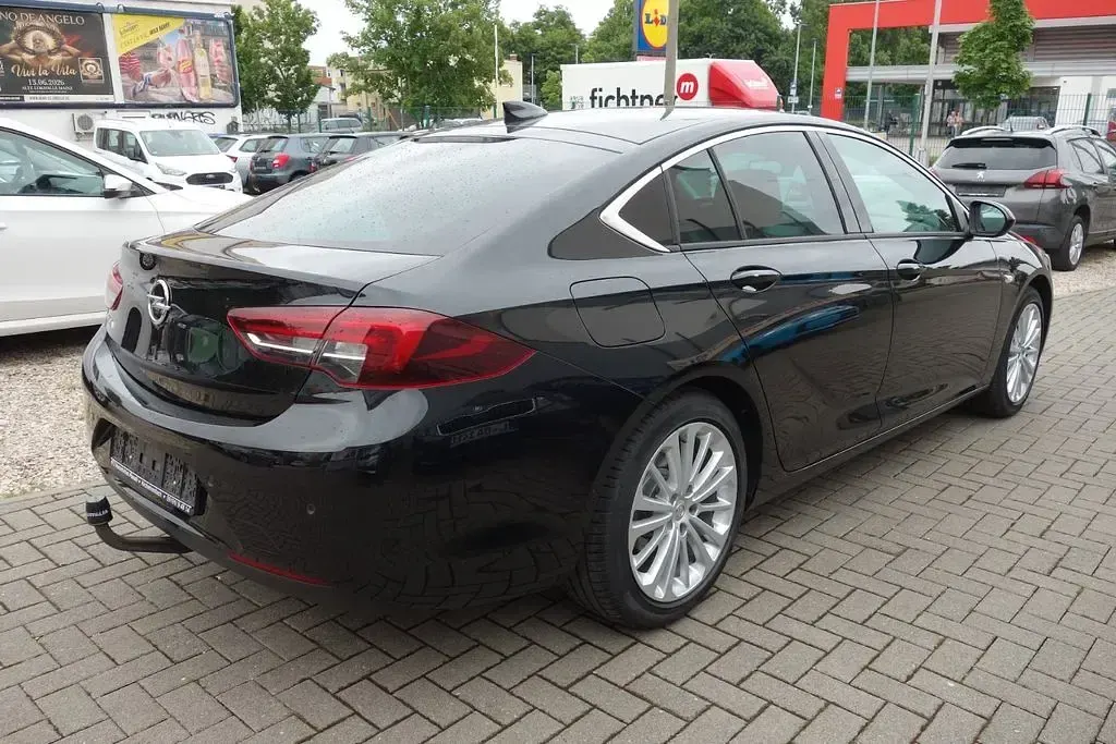 Gebraucht Opel Insignia Dynamic 165 PS (121 kW) 2017 Schwarz Limousine