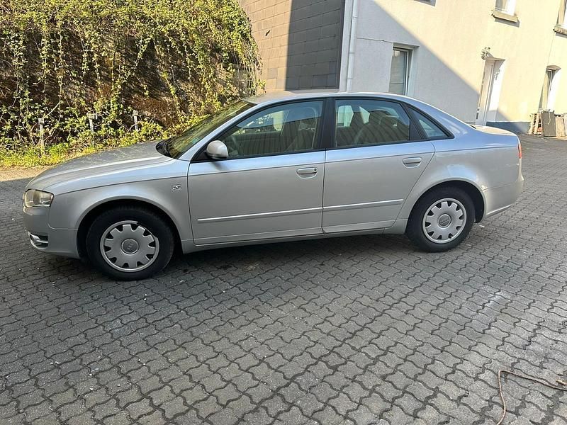 Używany Audi A4 102 KM (75 kW) 2005 Srebrny Sedan/Limuzyna