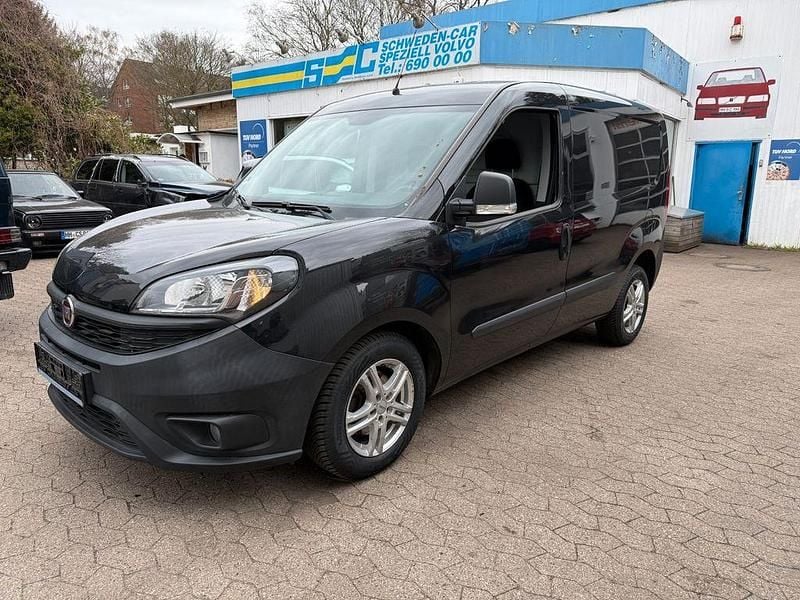 Gebraucht Fiat Doblò 101 PS (74 kW) 2018 Schwarz Van / Kleinbus