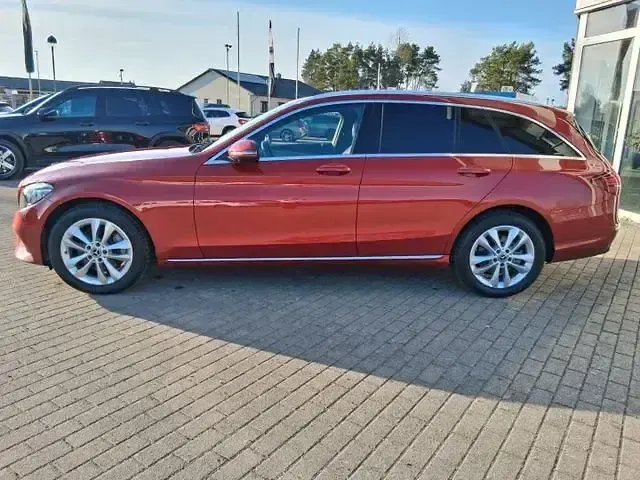 Gebraucht Mercedes C300 245 PS (180 kW) 2019 Hyazinthrot  metalliclack (metallic) Kombi