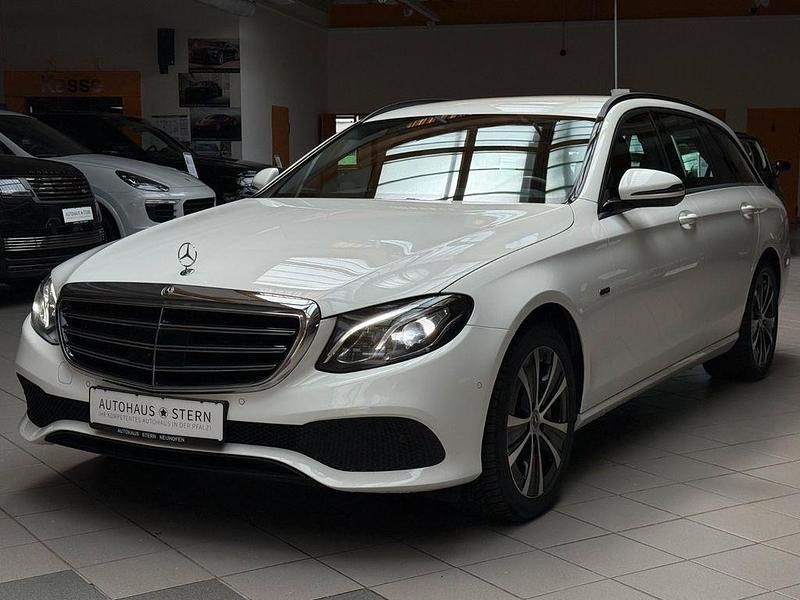 Weiß Gebraucht 2019 Mercedes E300 Kombi | 19.873 € (Fairer Preis) - Bild 1/4
