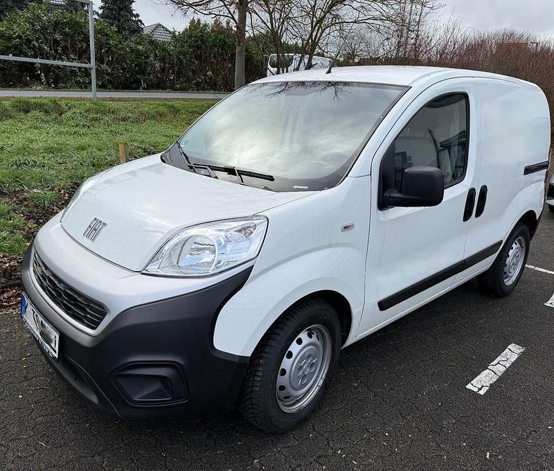 Gebraucht Fiat Fiorino 95 PS (69 kW) 2022 Weiß Van / Kleinbus