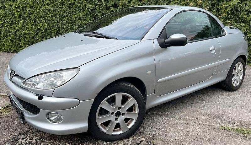 Silber Gebraucht 2001 Peugeot 206 CC Cabrio | 2.500 € (Fairer Preis) - Bild 1/4