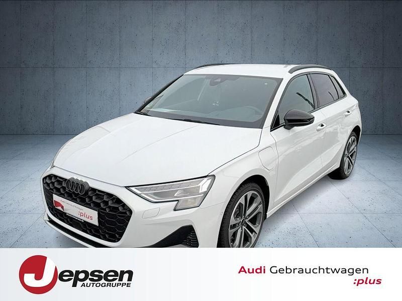 Gletscherweiß metallic Gebraucht 2025 Audi A3 Advanced Plus Limousine | 39.280 € (Etwas zu teuer) - Bild 1/4