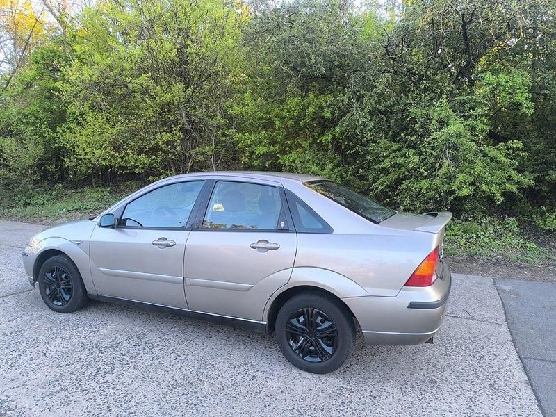 Second-hand Ford Focus Ghia 101 CP (74 kW) 2003 Gri Berlinǎ