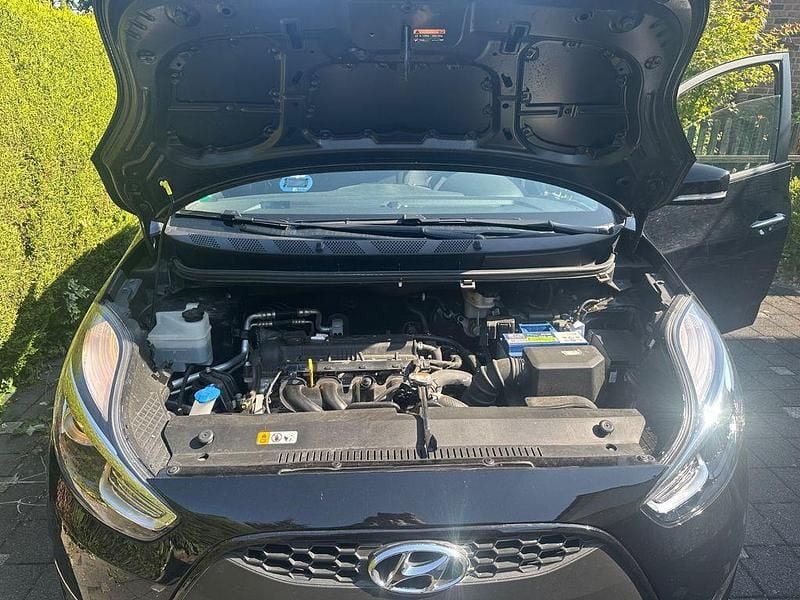 Schwarz Gebraucht 2016 Hyundai ix20 Passion Van / Kleinbus | 11.500 € (Guter Preis) - Bild 1/4