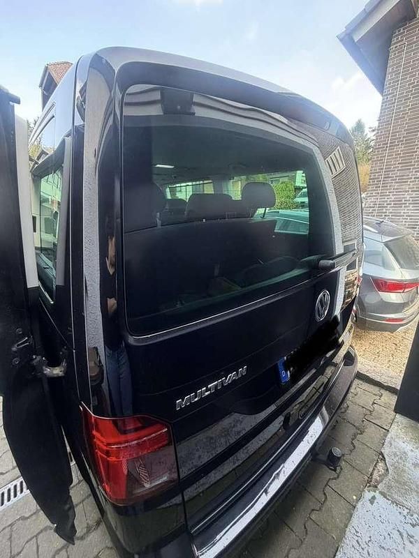 Gebraucht VW Multivan Highline 204 PS (150 kW) 2023 Schwarz Van