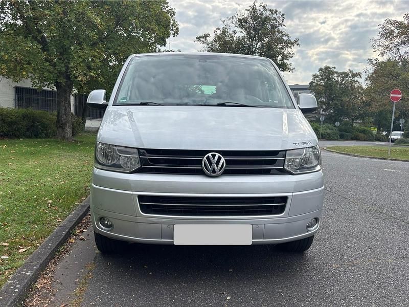 Silber Gebraucht 2010 VW T5 Team Van | 12.900 € (Fairer Preis) - Bild 1/4